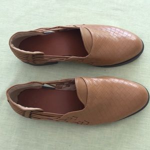Men’s shoes tan colored size 11